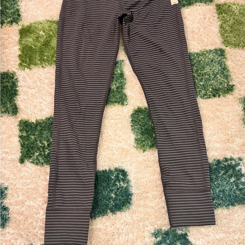 Vuori Gray Striped Leggings - Picture 3 of 7